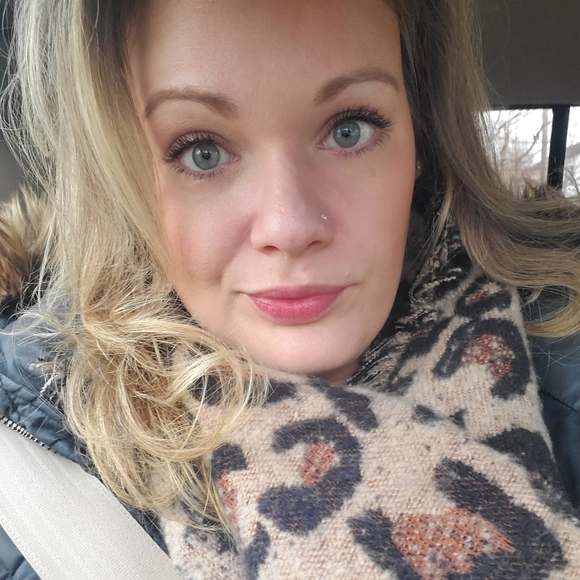 Meet your Posher, Nicole - Picture 1 of 1